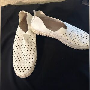 Ilse Jacobsen Hornbaek Tulip Slip- Sz 10/41 White Sneakers Classic &Comfortable